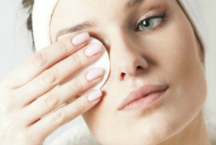 How to Remove Eye Makeup (Without Losing All Your Lashes)
